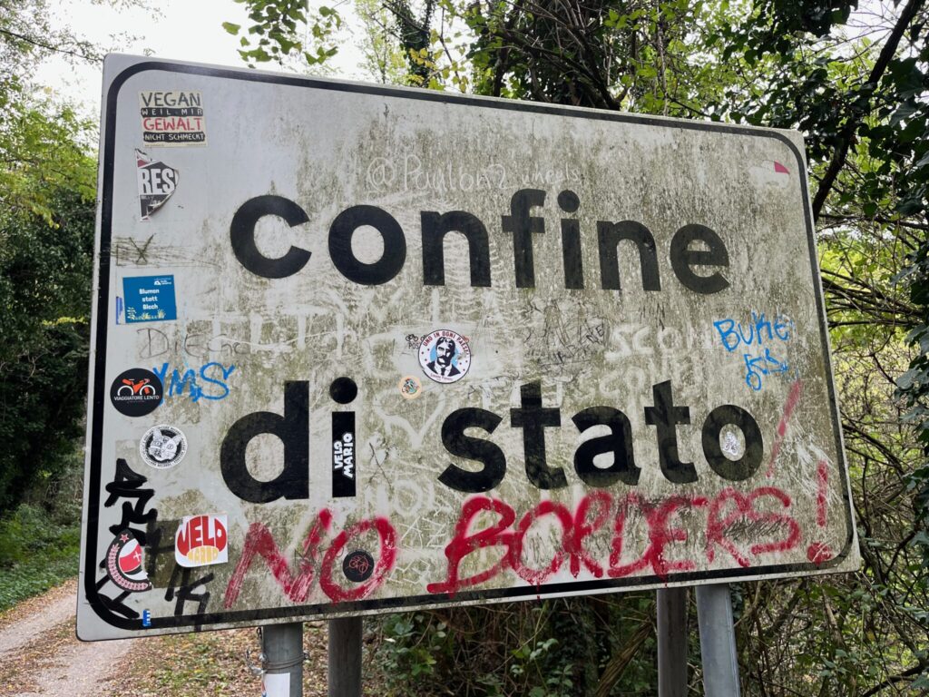 Sign reads confine di stato